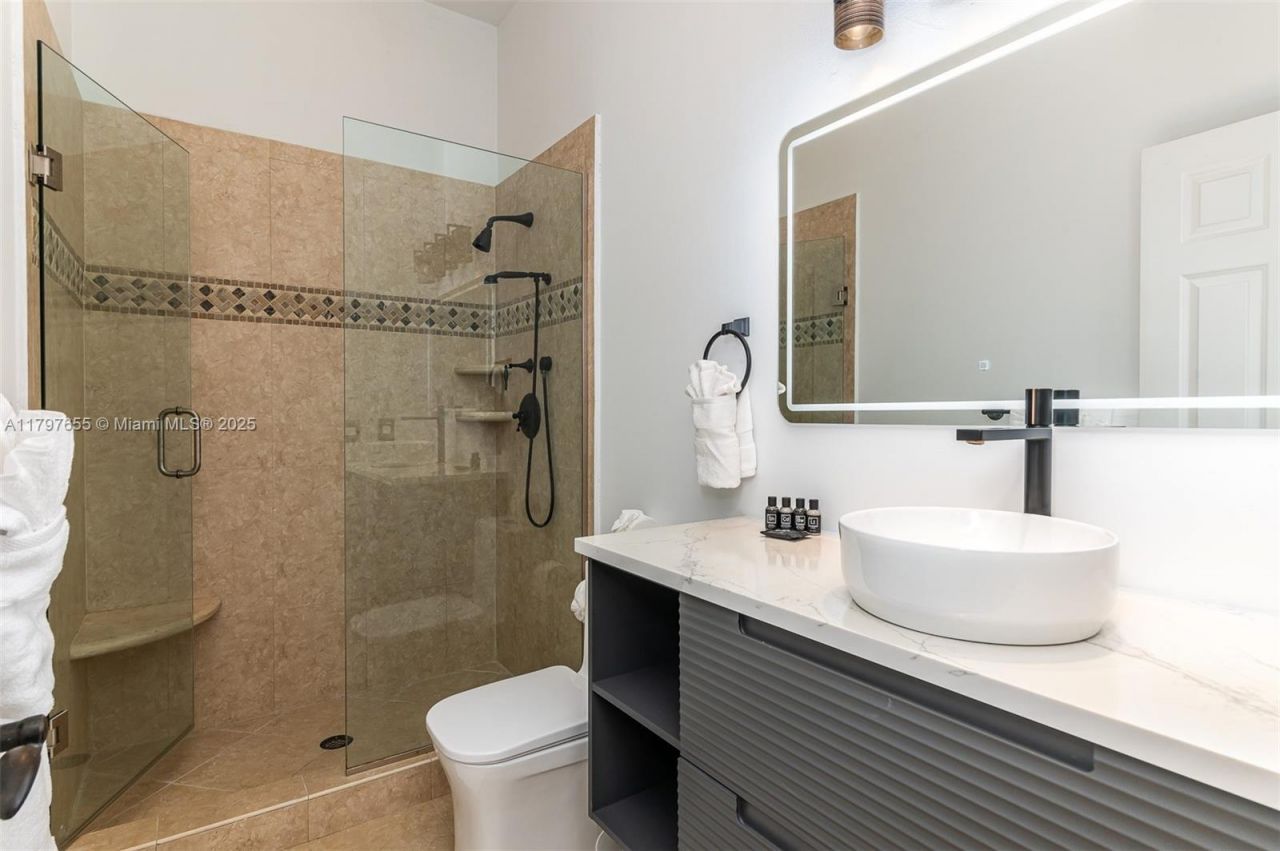 1309 Middle River Dr, Fort Lauderdale, FL 33304 Photo