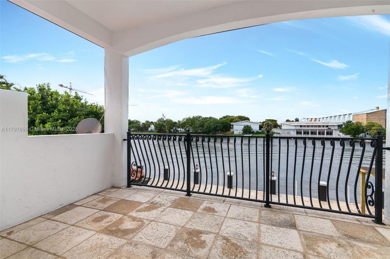 1309 Middle River Dr, Fort Lauderdale, FL 33304 Photo