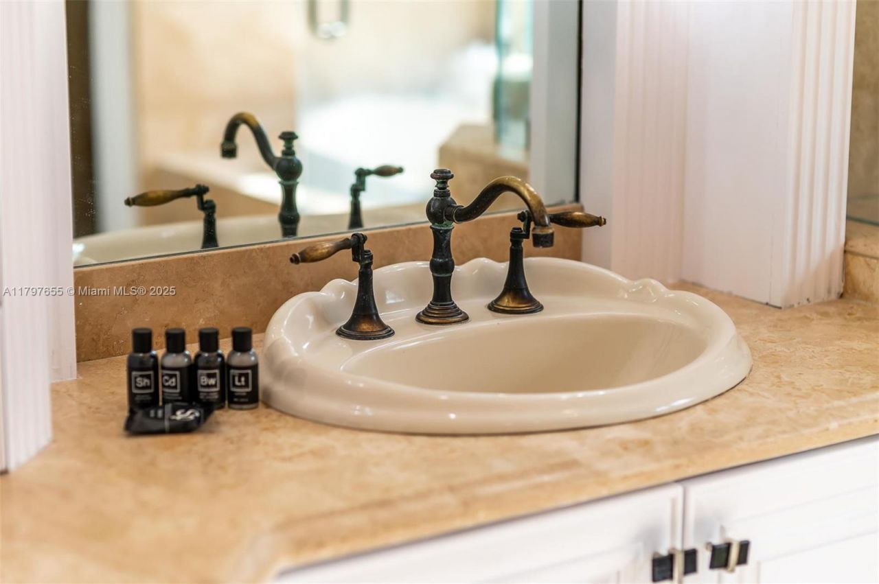 1309 Middle River Dr, Fort Lauderdale, FL 33304 Photo