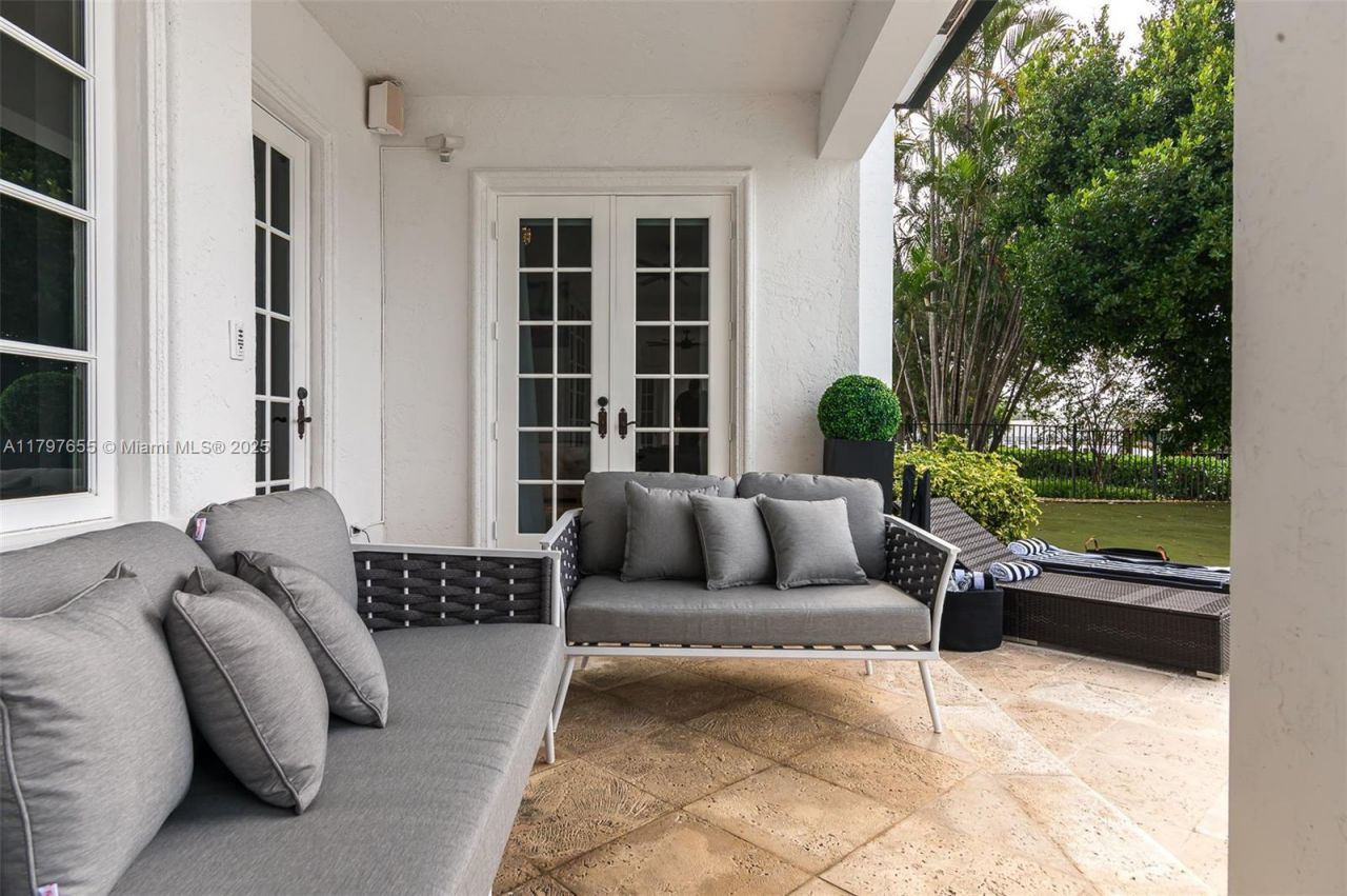 1309 Middle River Dr, Fort Lauderdale, FL 33304 Photo