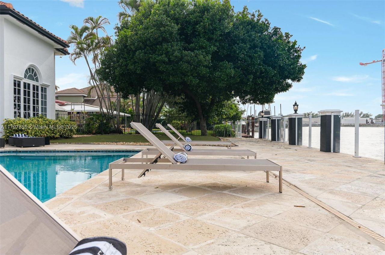 1309 Middle River Dr, Fort Lauderdale, FL 33304 Photo