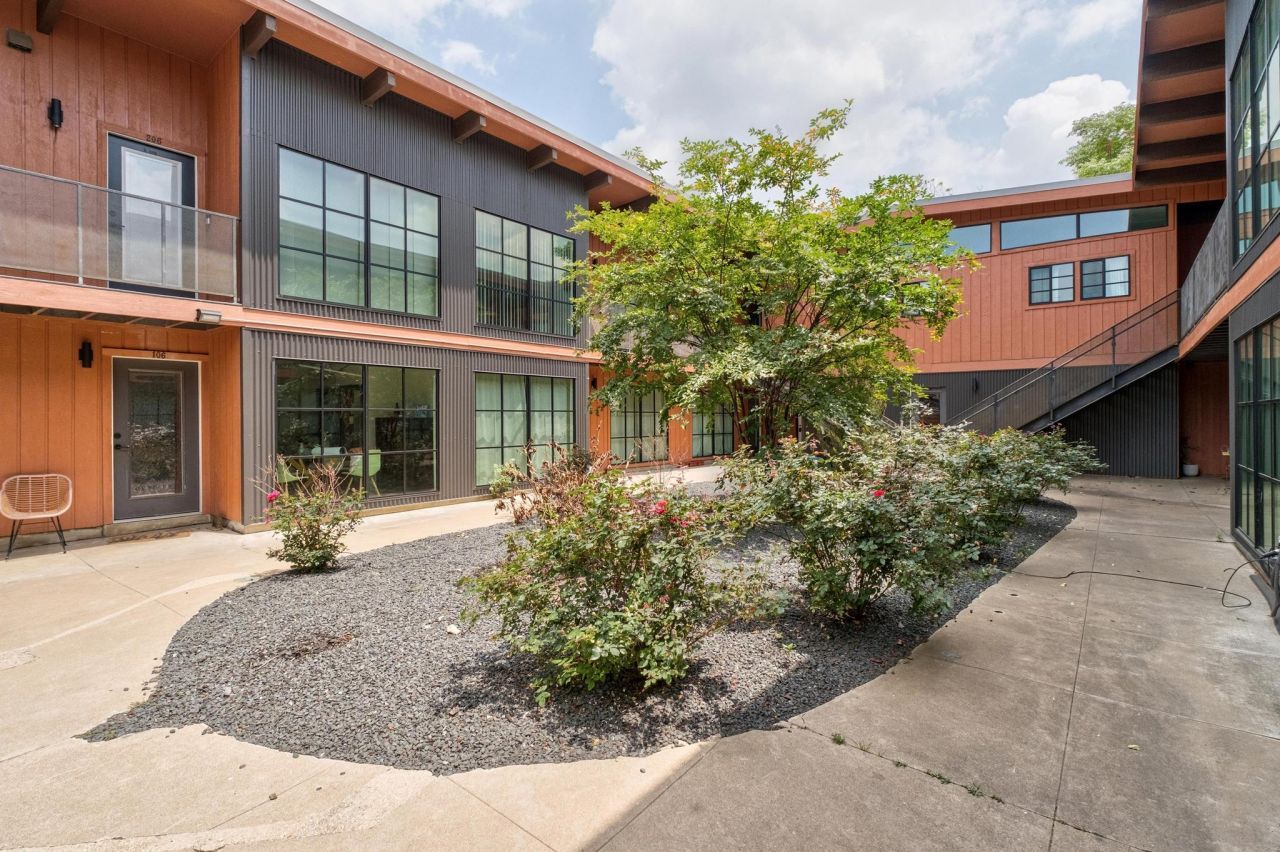 400 E 30th St, Unit 200, Austin, TX 78705 Main Photo