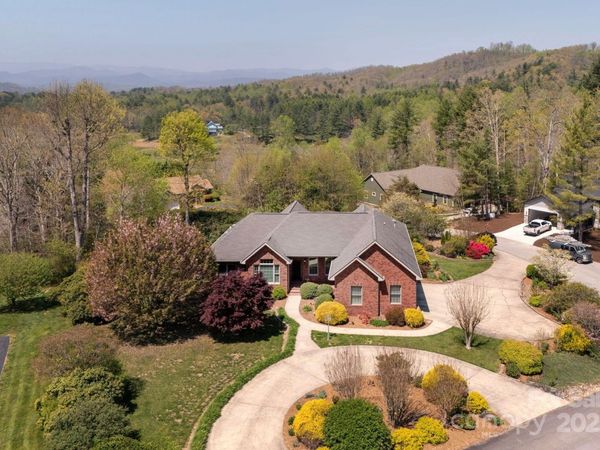 28 Tudor Crescent Court, Hendersonville, NC 28739