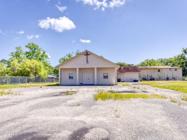 5106 Hubert Street, Moss Point, MS 39563