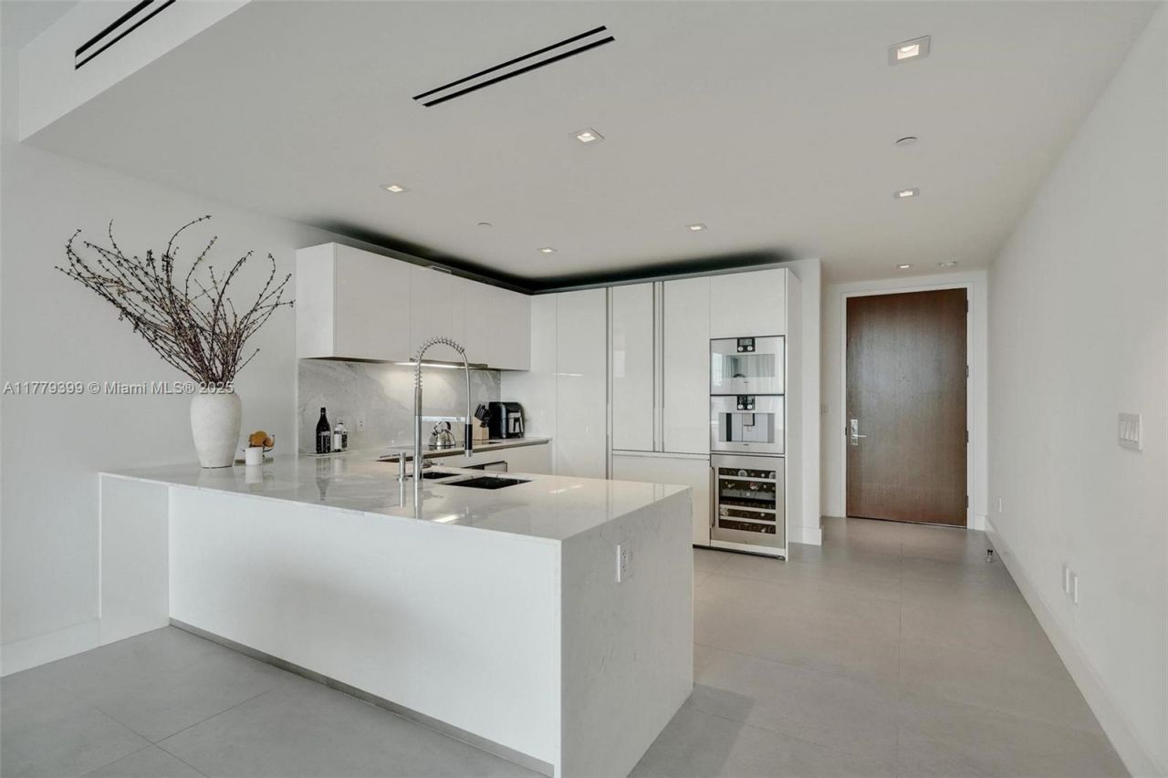 10201 Collins Ave, Unit 404, Bal Harbour, FL 33154 Photo