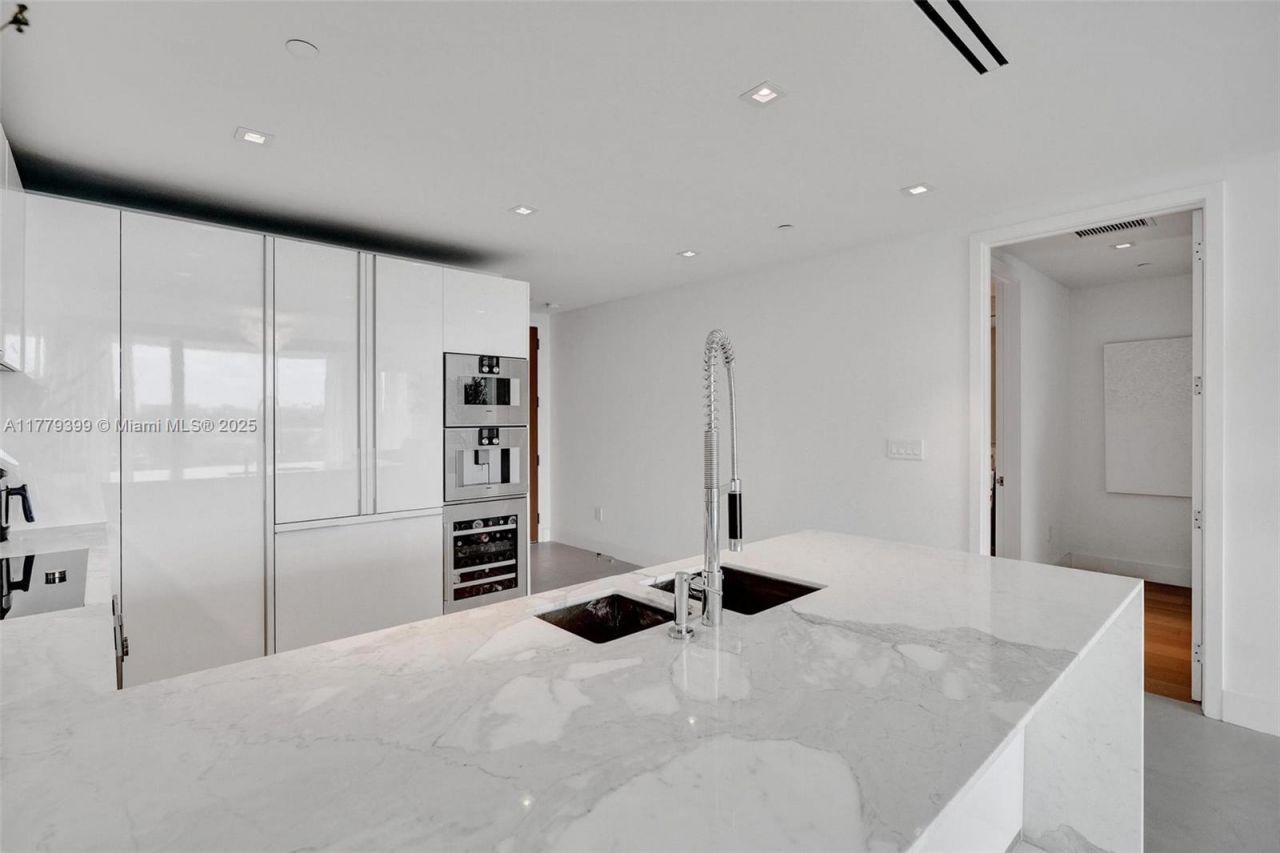 10201 Collins Ave, Unit 404, Bal Harbour, FL 33154 Photo