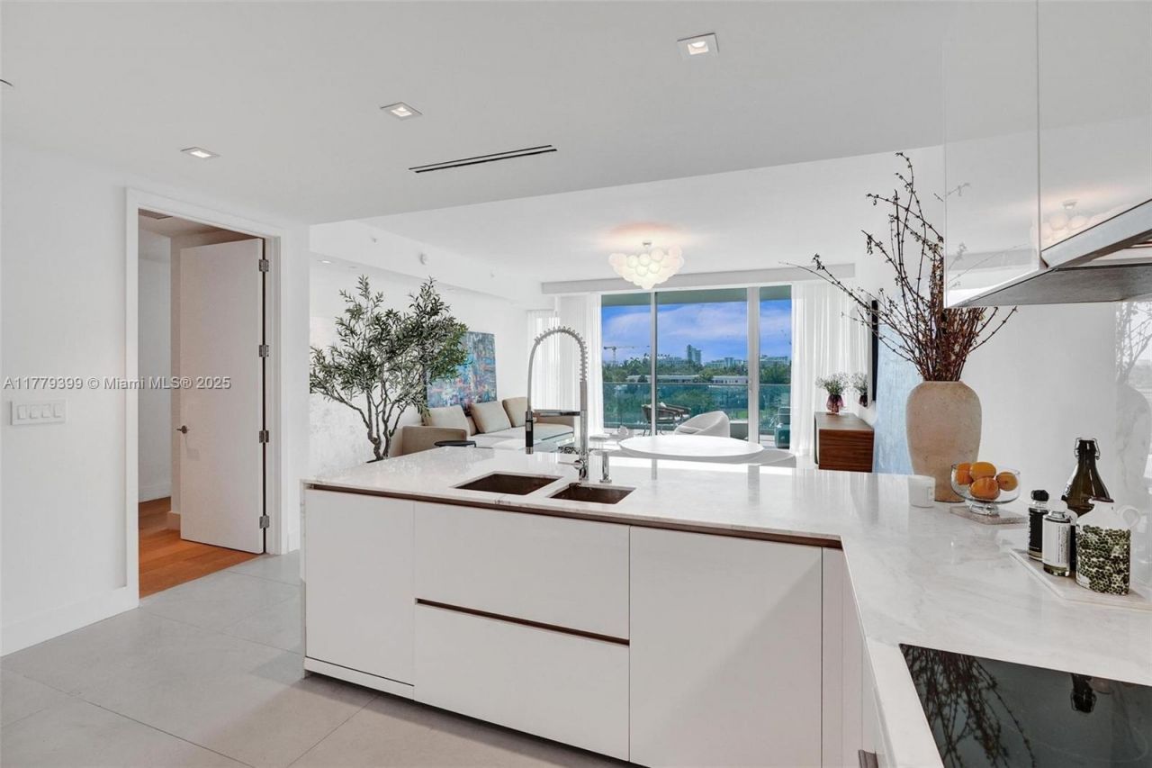 10201 Collins Ave, Unit 404, Bal Harbour, FL 33154 Photo