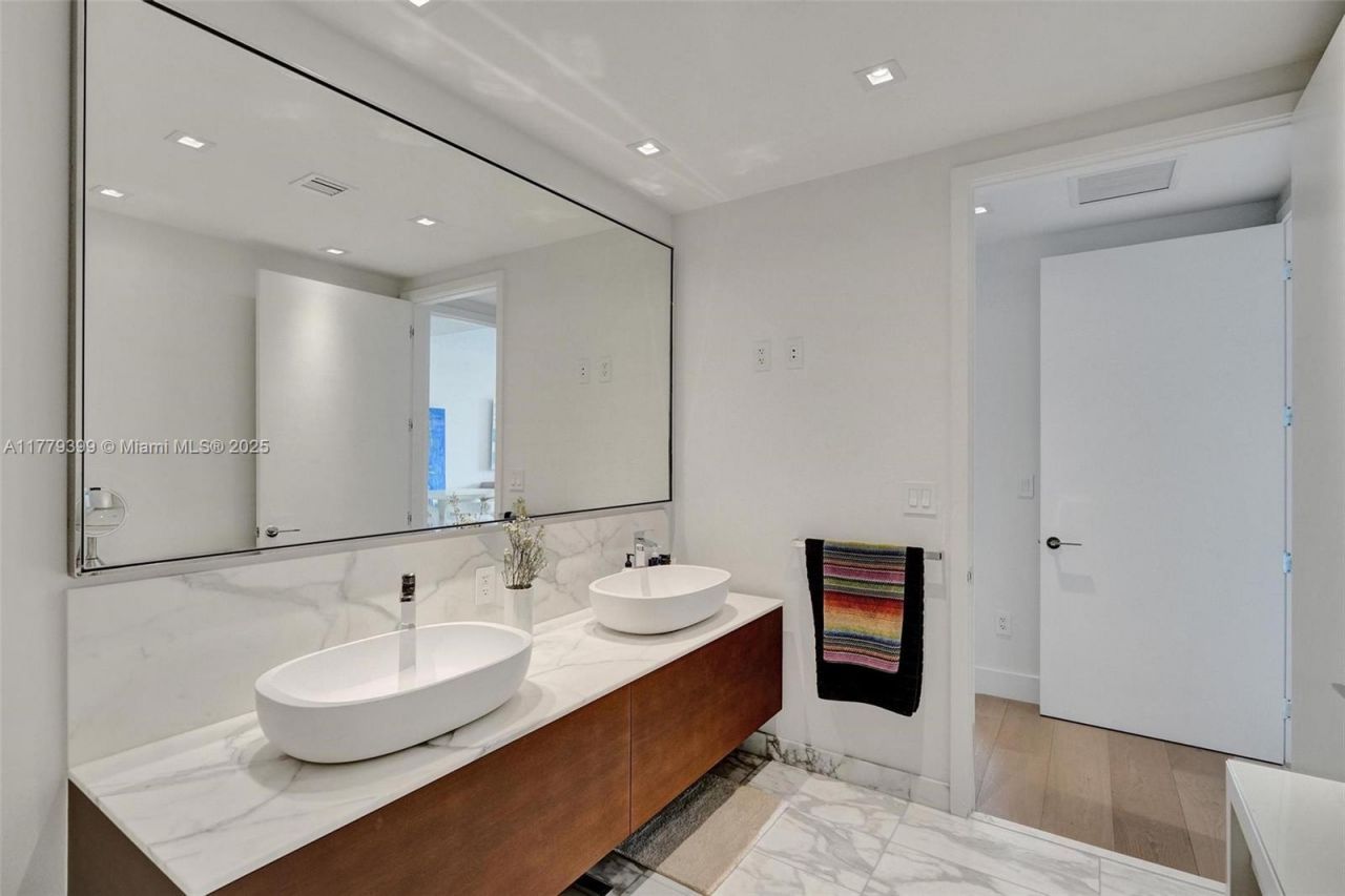 10201 Collins Ave, Unit 404, Bal Harbour, FL 33154 Photo