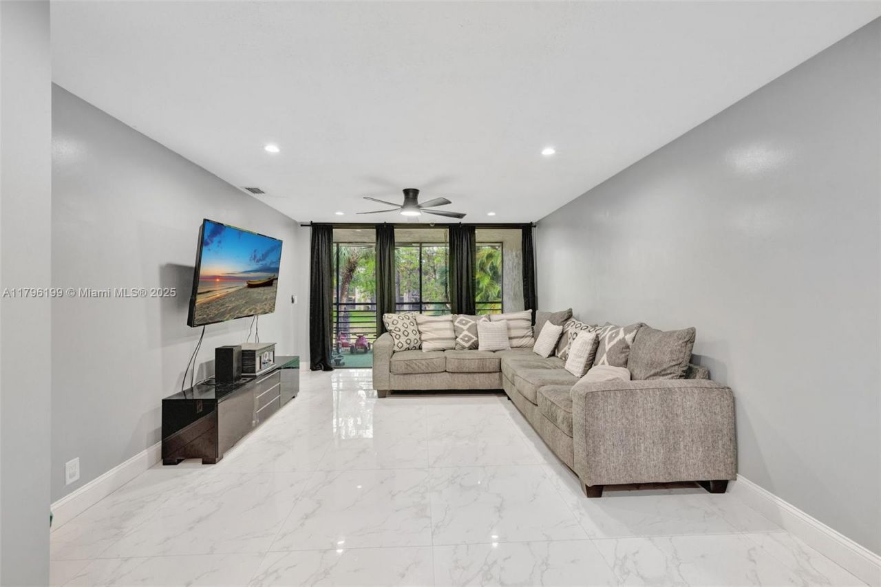 7699 NW 79th Ave, Unit 205, Tamarac, FL 33321 Photo