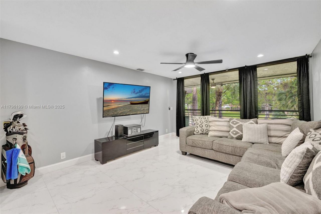 7699 NW 79th Ave, Unit 205, Tamarac, FL 33321 Photo