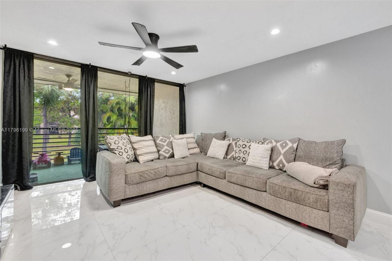 7699 NW 79th Ave, Unit 205, Tamarac, FL 33321 Photo