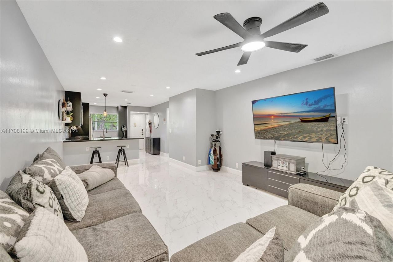 7699 NW 79th Ave, Unit 205, Tamarac, FL 33321 Photo