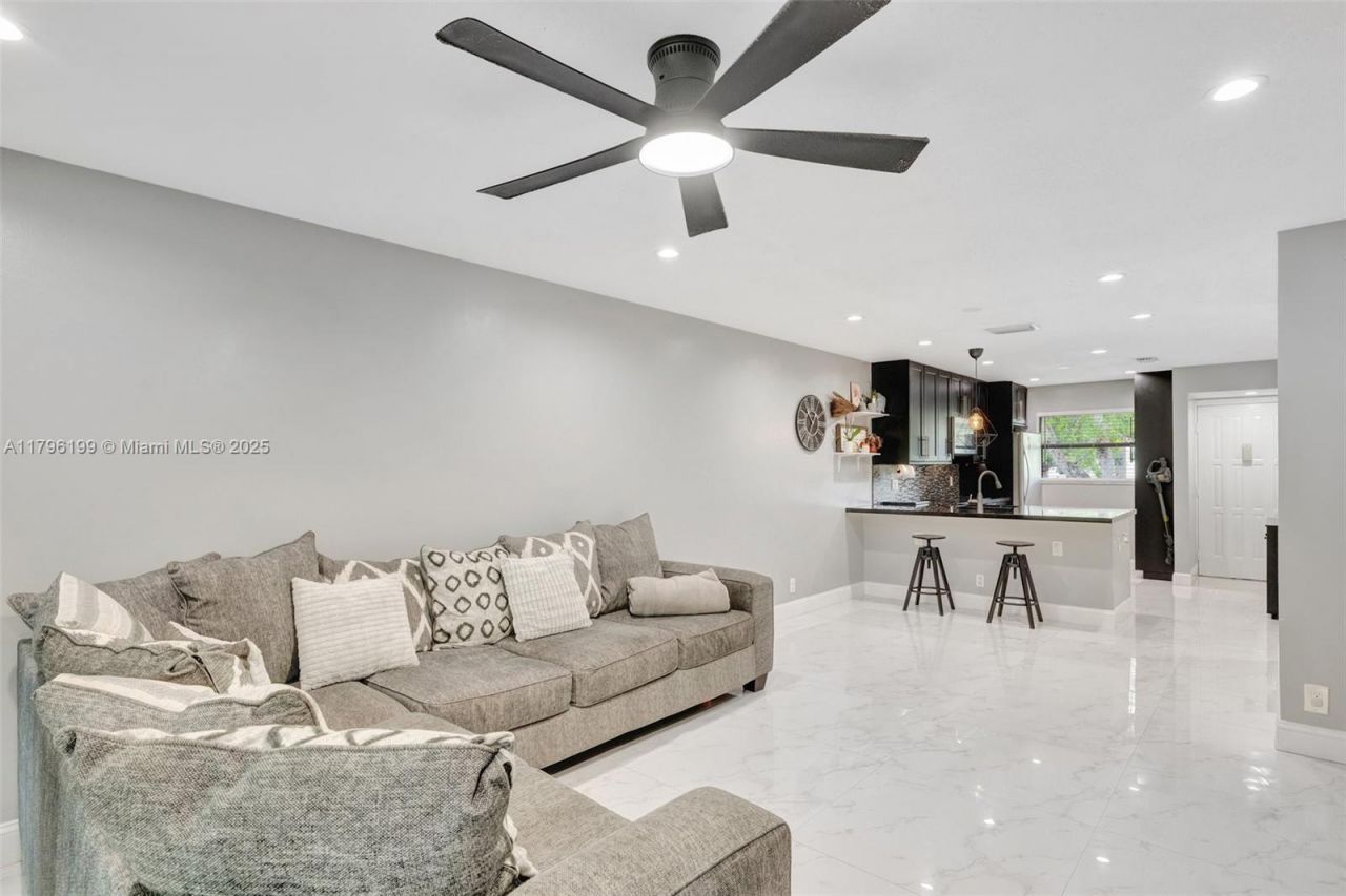 7699 NW 79th Ave, Unit 205, Tamarac, FL 33321 Photo