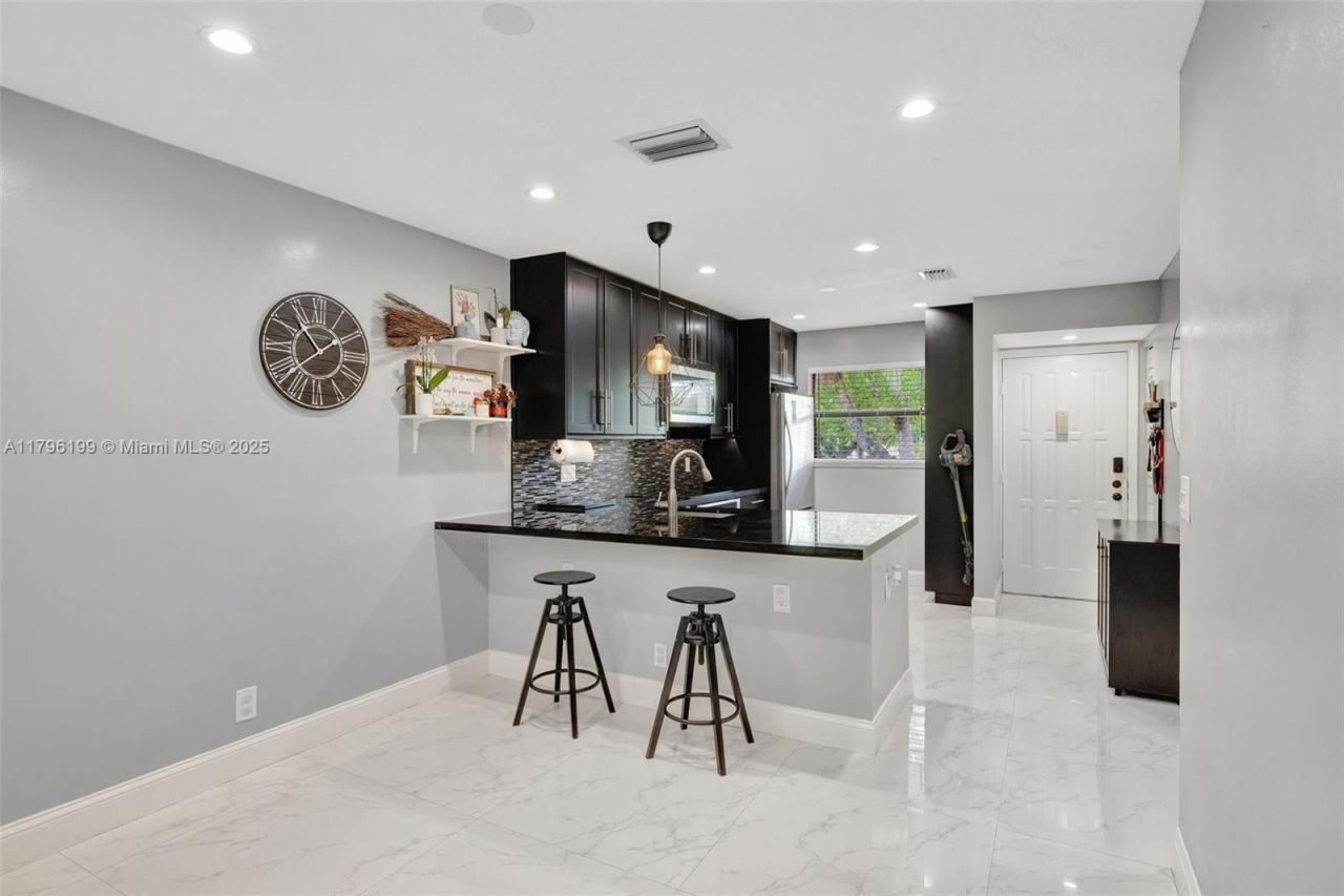 7699 NW 79th Ave, Unit 205, Tamarac, FL 33321 Photo