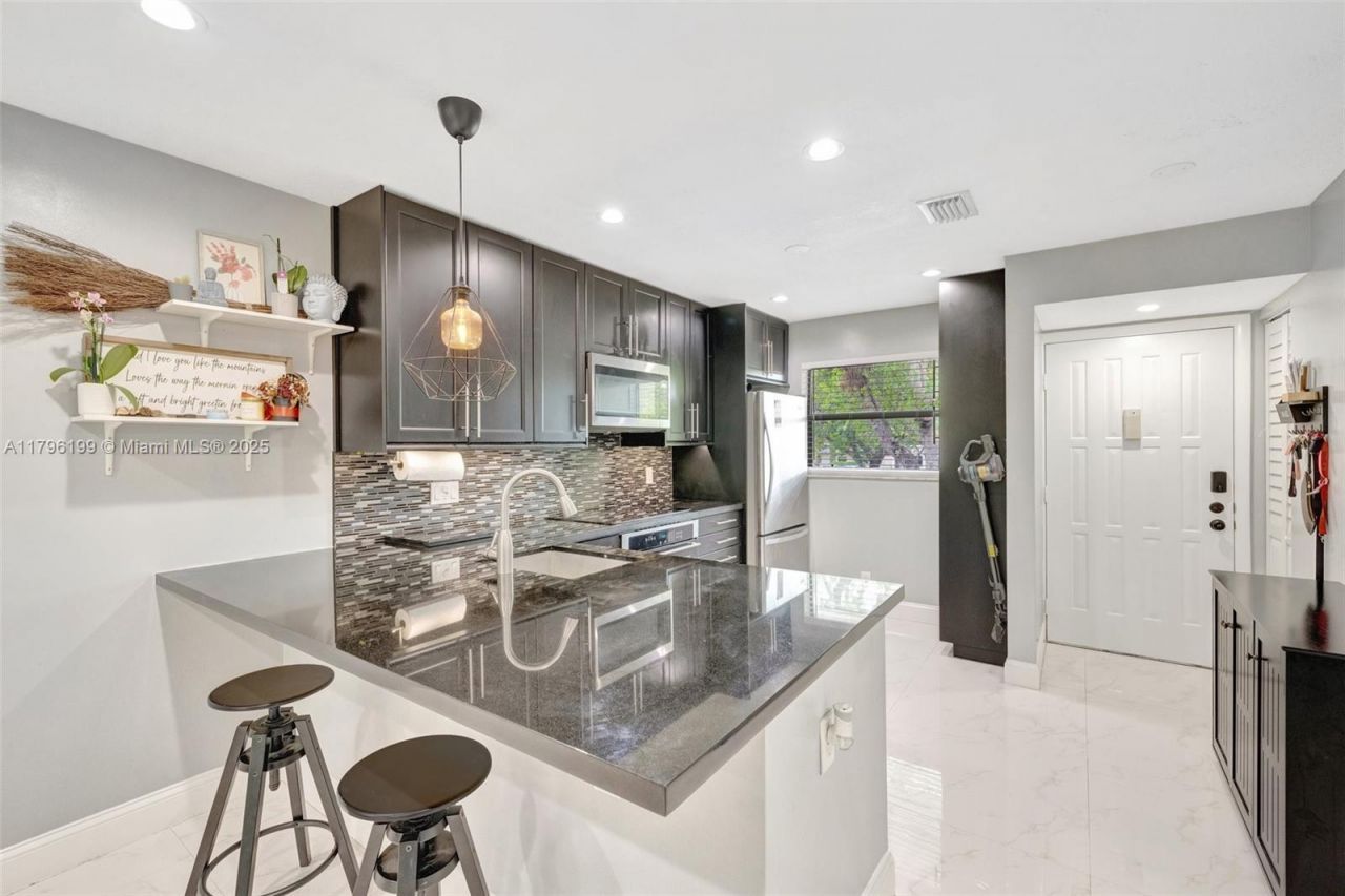 7699 NW 79th Ave, Unit 205, Tamarac, FL 33321 Photo