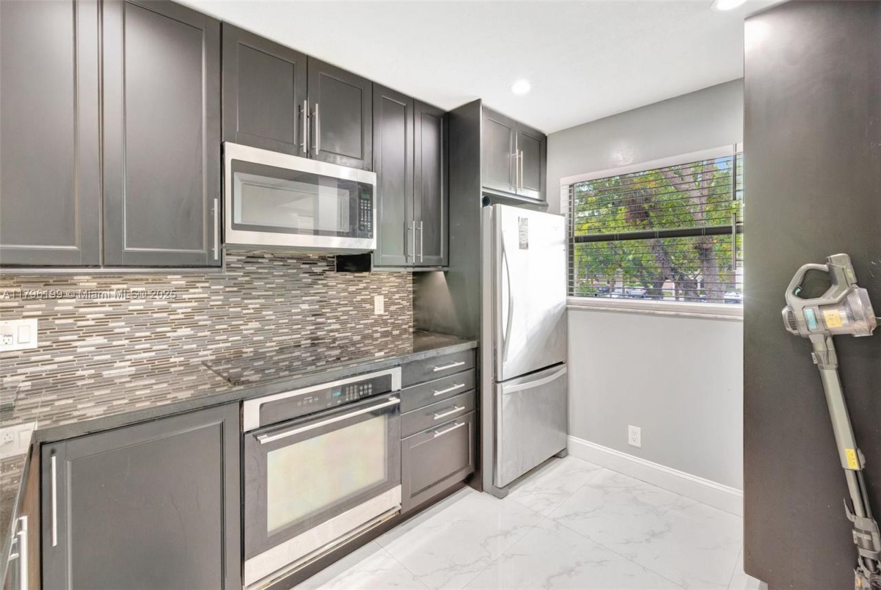 7699 NW 79th Ave, Unit 205, Tamarac, FL 33321 Photo