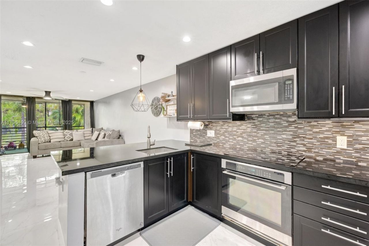 7699 NW 79th Ave, Unit 205, Tamarac, FL 33321 Photo