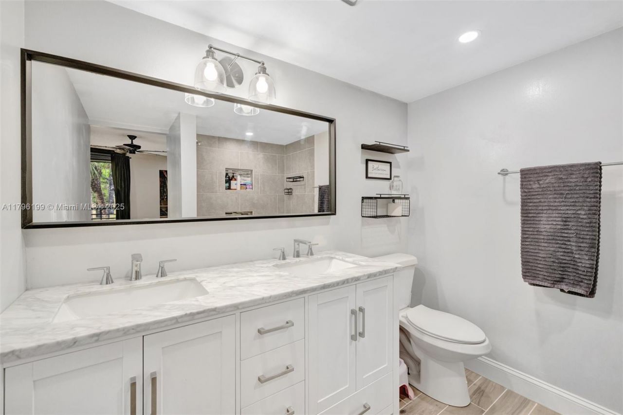 7699 NW 79th Ave, Unit 205, Tamarac, FL 33321 Photo