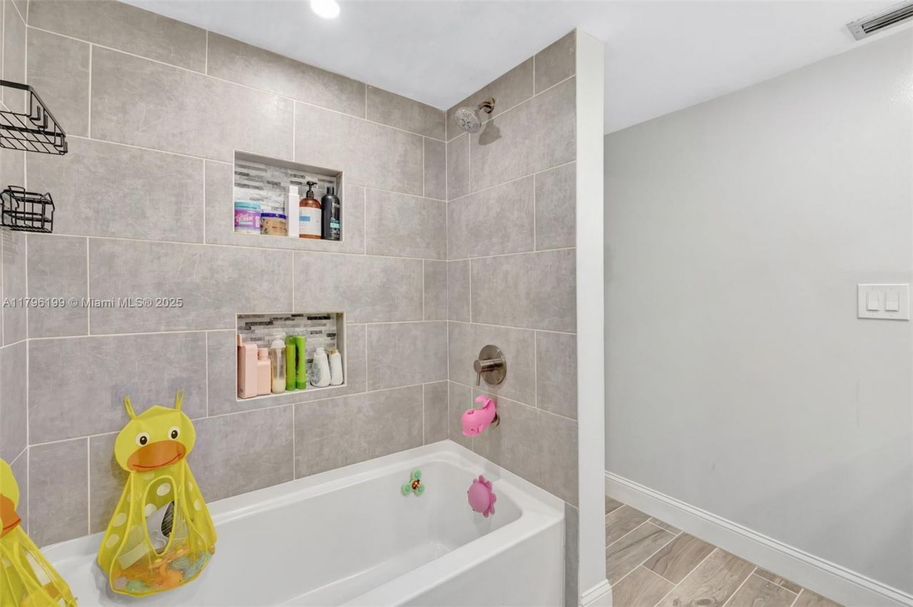 7699 NW 79th Ave, Unit 205, Tamarac, FL 33321 Photo