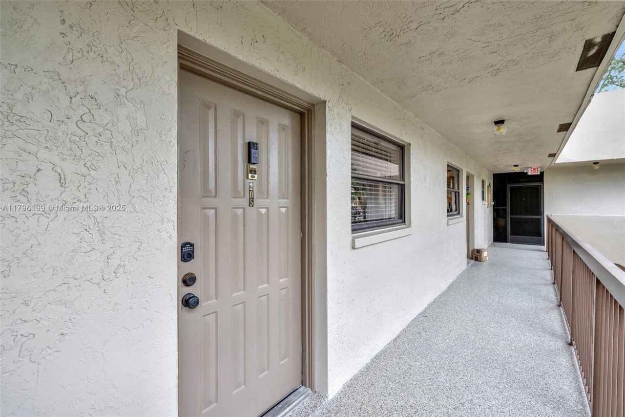 7699 NW 79th Ave, Unit 205, Tamarac, FL 33321 Photo