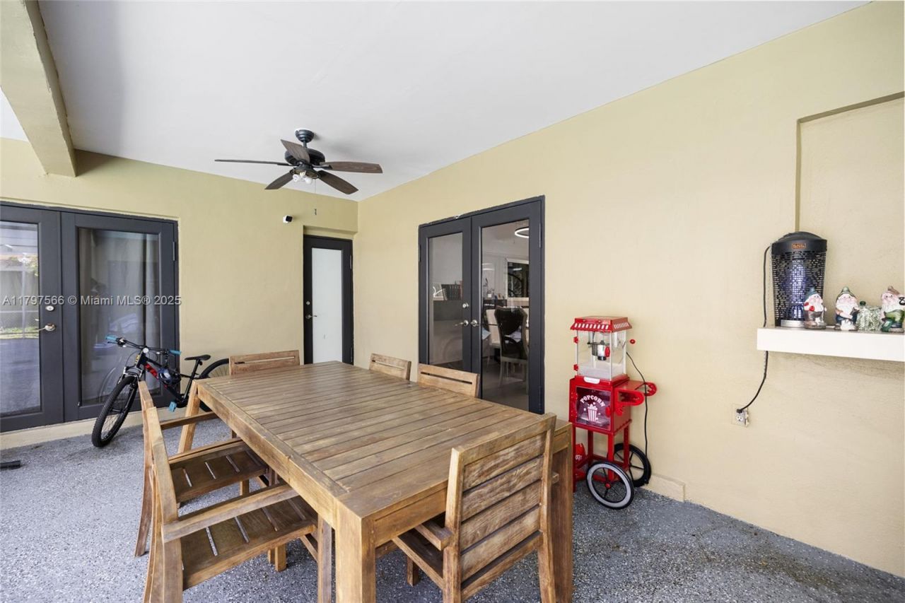 20375 NE 22nd Pl, Miami, FL 33180 Photo