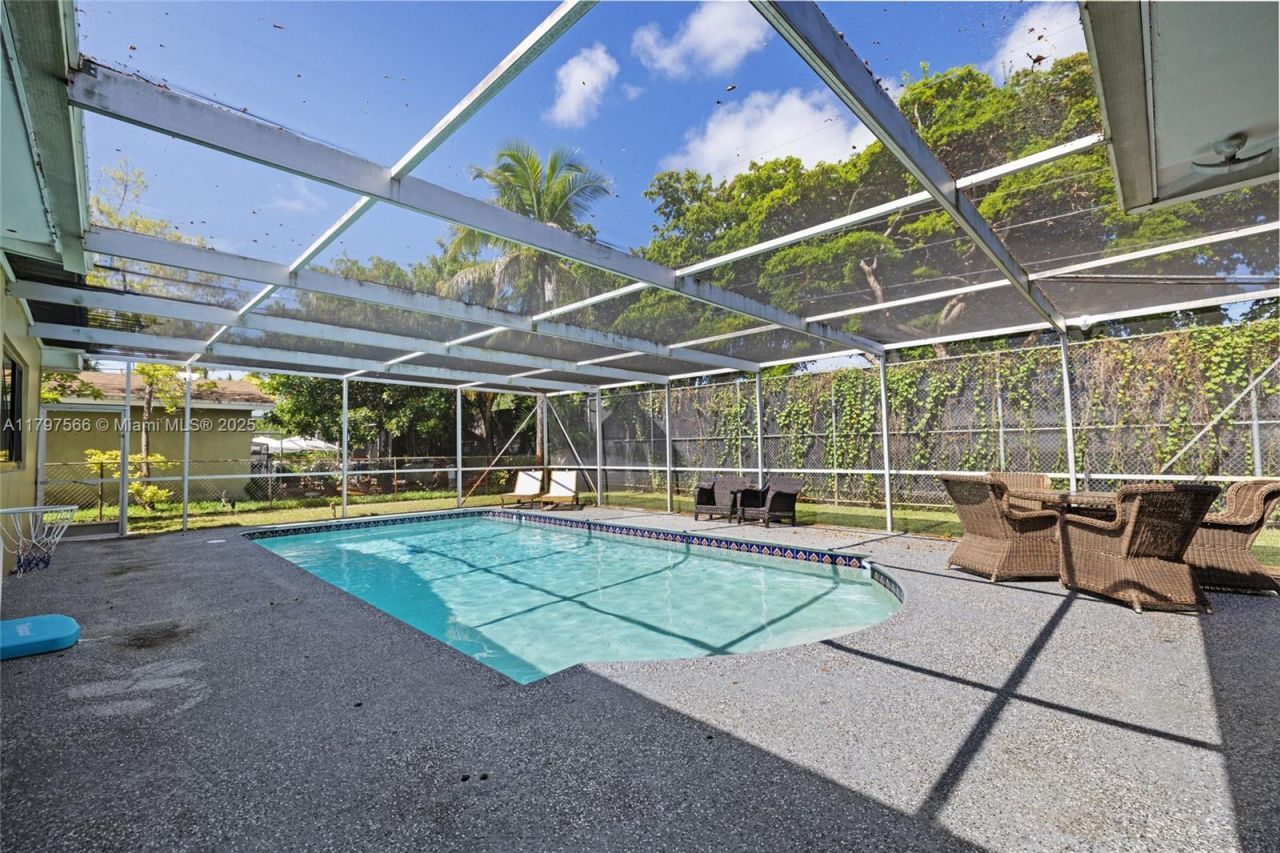 20375 NE 22nd Pl, Miami, FL 33180 Photo