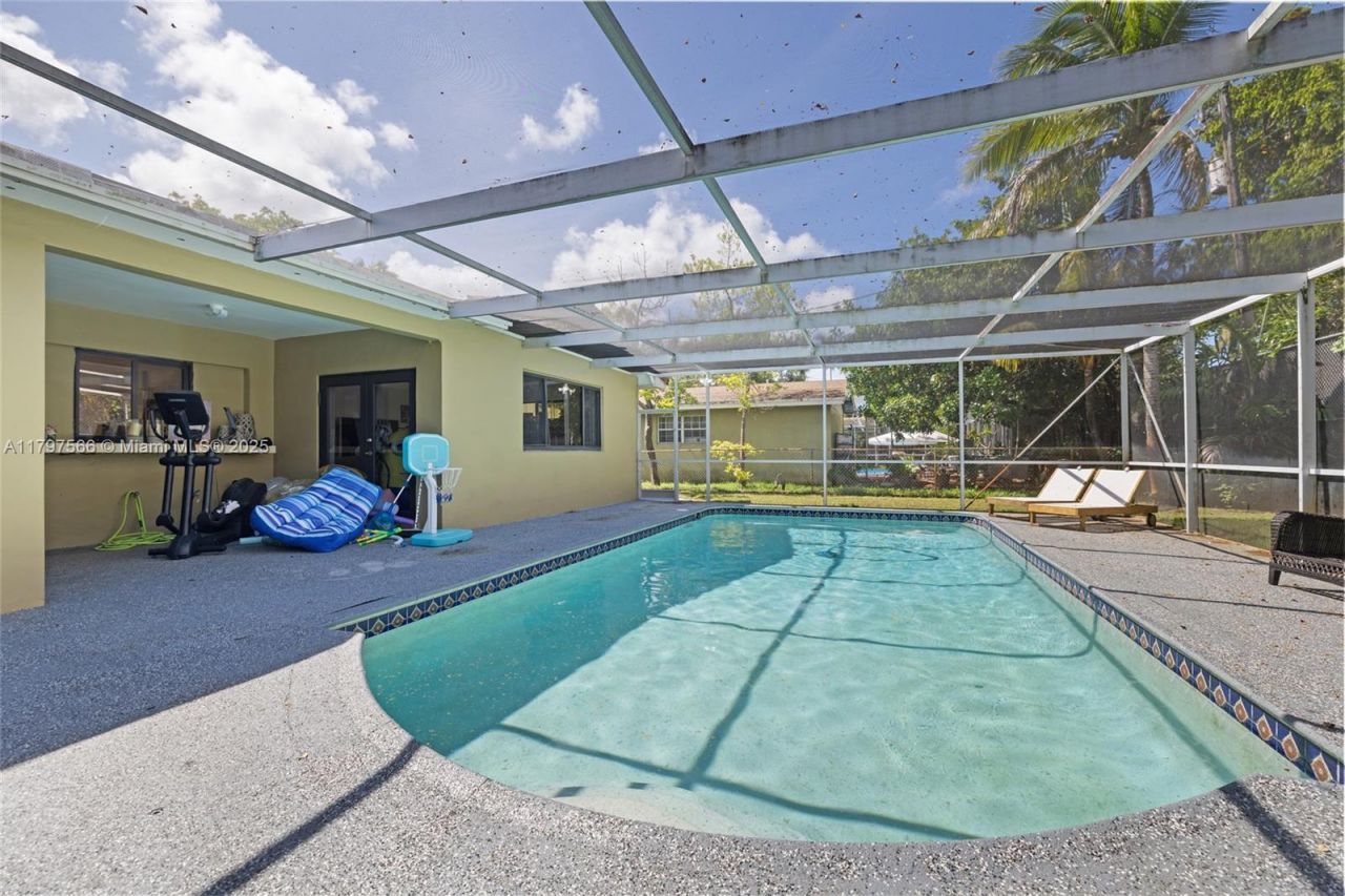 20375 NE 22nd Pl, Miami, FL 33180 Photo
