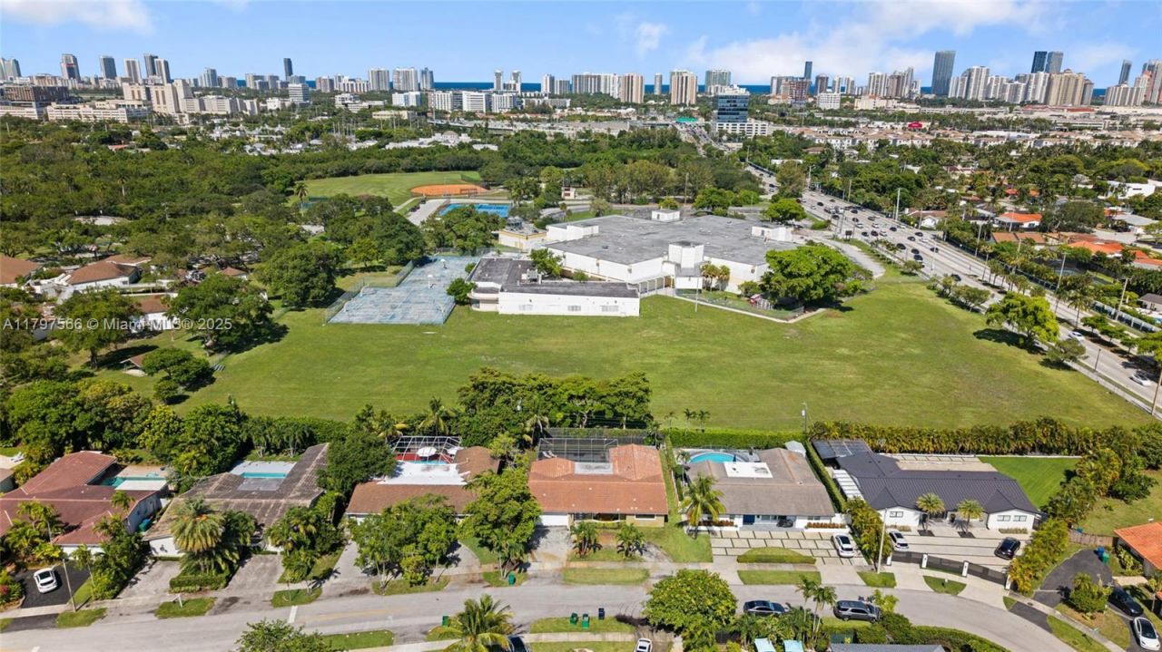 20375 NE 22nd Pl, Miami, FL 33180 Photo