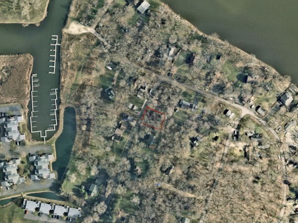 39175 N West End Drive, Spring Grove, IL 60081