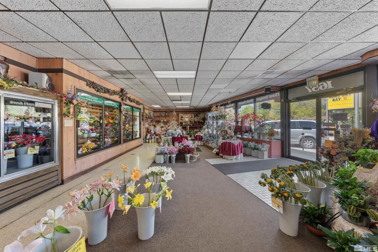 1657 Prater Way, Sparks, NV 89431 Photo