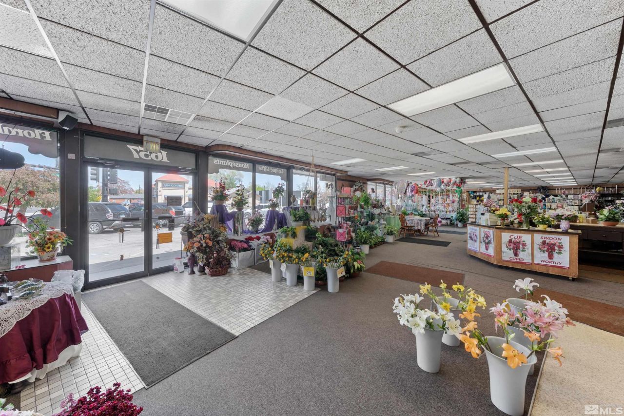 1657 Prater Way, Sparks, NV 89431 Photo