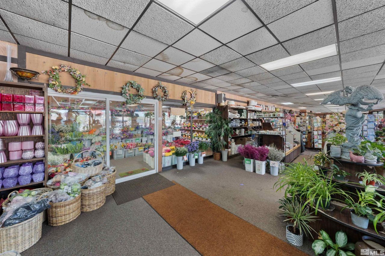 1657 Prater Way, Sparks, NV 89431 Photo