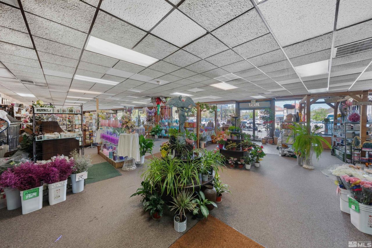 1657 Prater Way, Sparks, NV 89431 Photo