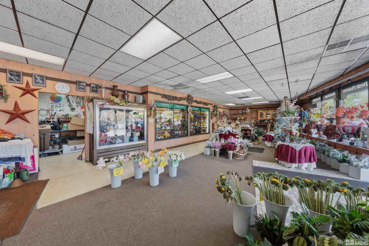 1657 Prater Way, Sparks, NV 89431 Photo