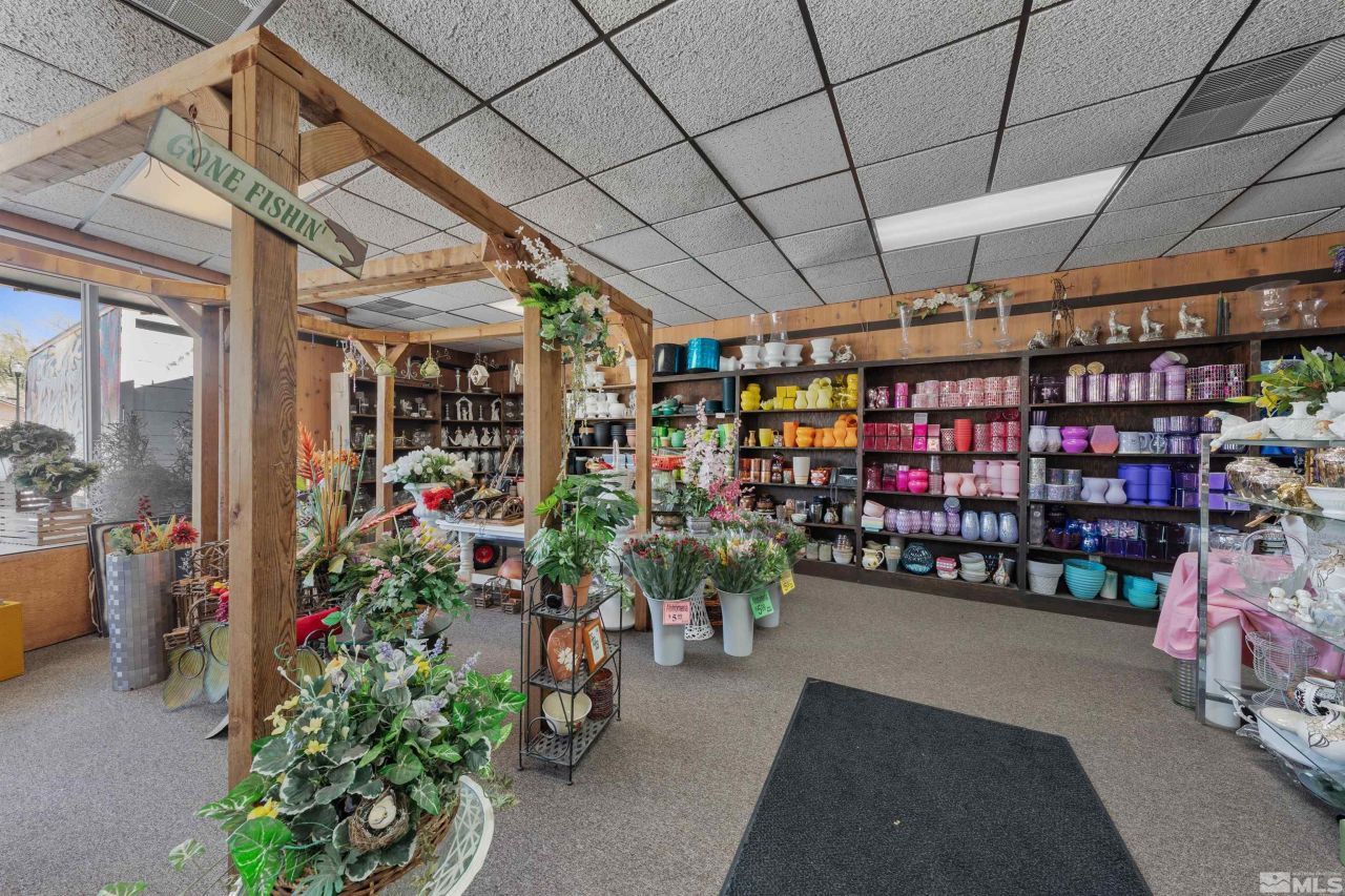 1657 Prater Way, Sparks, NV 89431 Photo