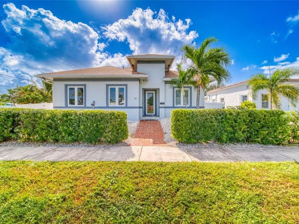 207 SW 11th St, Dania Beach, FL 33004