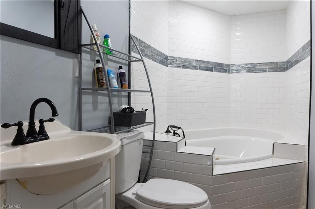 3388 E Riverside Dr, Fort Myers, FL 33916 Photo