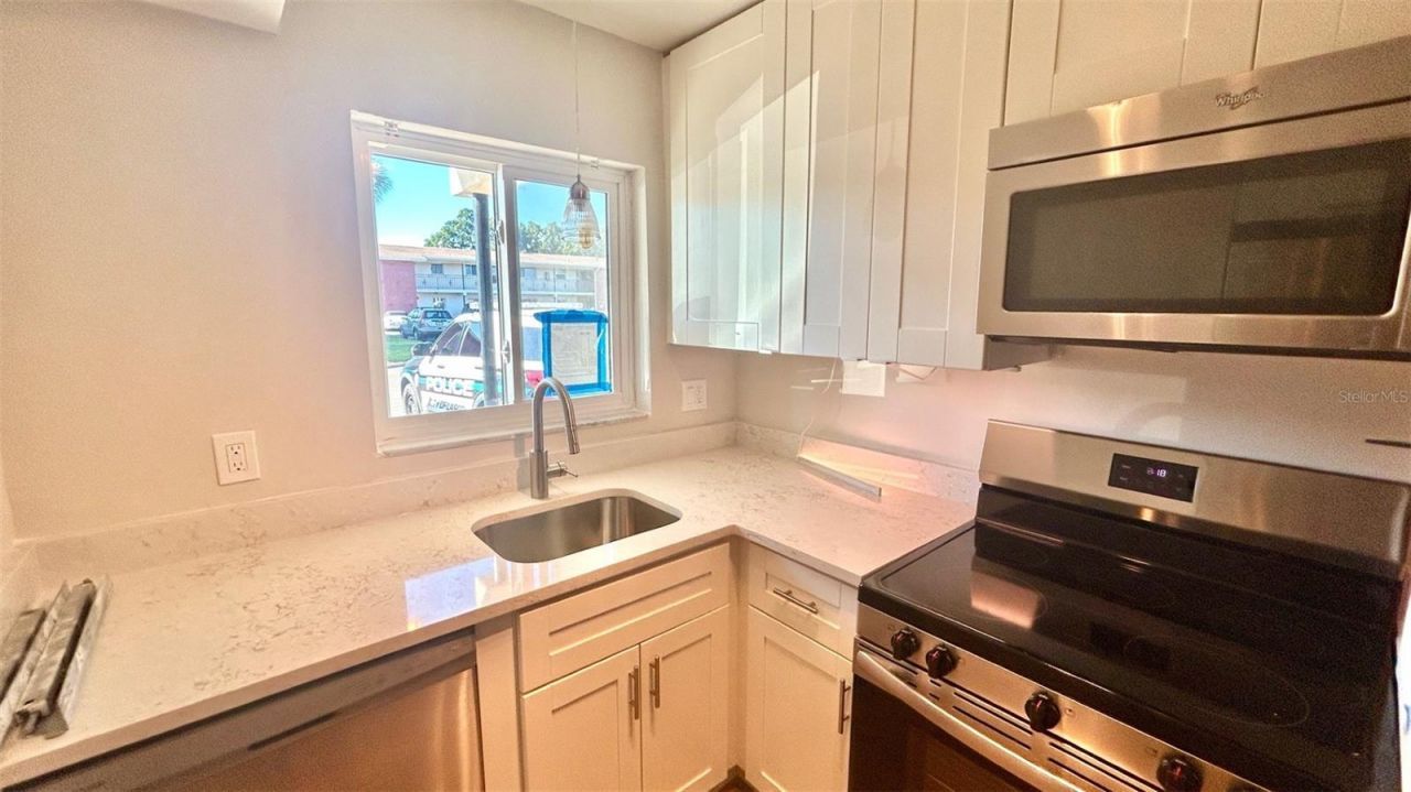 4570 Overlook Drive Ne, Unit 180, Saint Petersburg, FL 33703 Photo