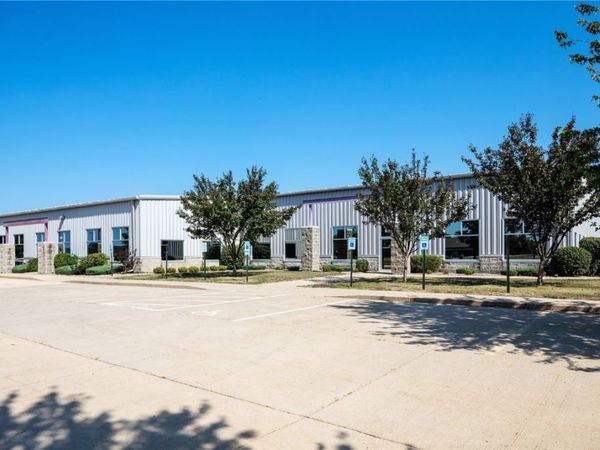 929 Martha's Way, Hiawatha, IA 52233