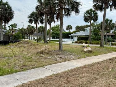 174 13TH Street, Atlantic Beach, FL 32233