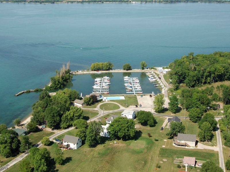 1053 Harborview Drive, Middle Bass, OH 43446 Photo 9