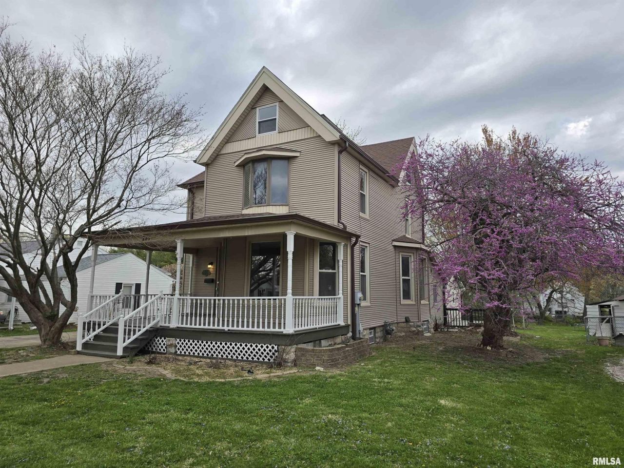 245 Cherry Street, Carthage, IL 62321 Main Photo