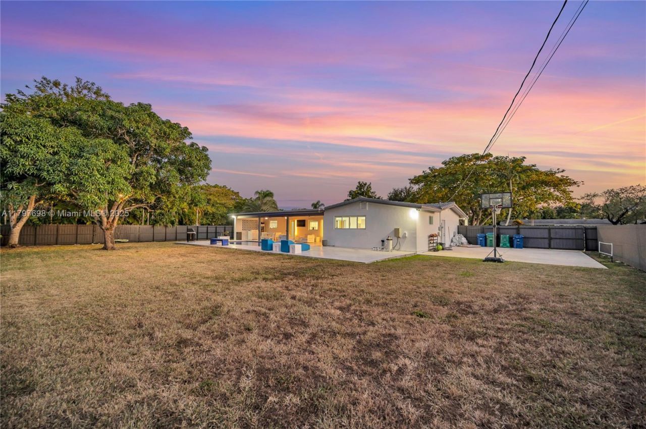 8501 SW 142nd St, Palmetto Bay, FL 33158 Photo