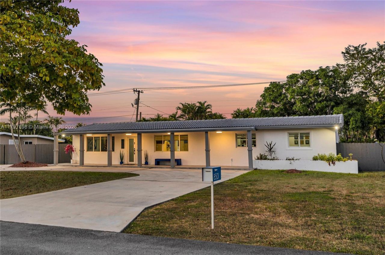 8501 SW 142nd St, Palmetto Bay, FL 33158 Photo