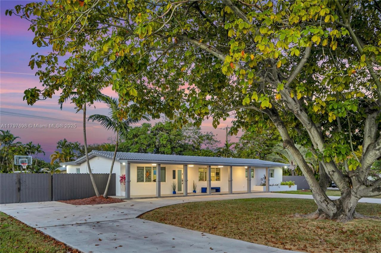 8501 SW 142nd St, Palmetto Bay, FL 33158 Photo