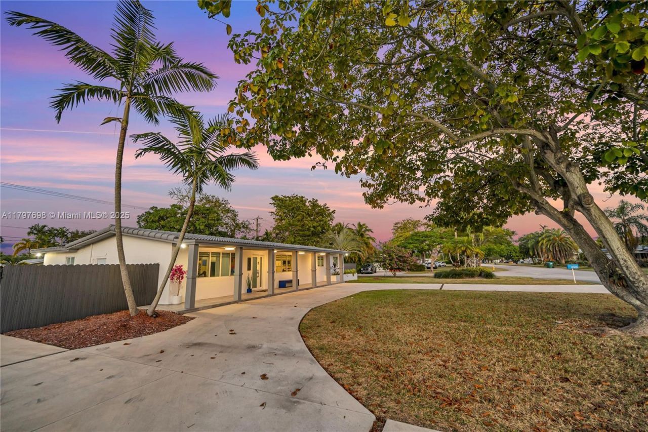 8501 SW 142nd St, Palmetto Bay, FL 33158 Photo