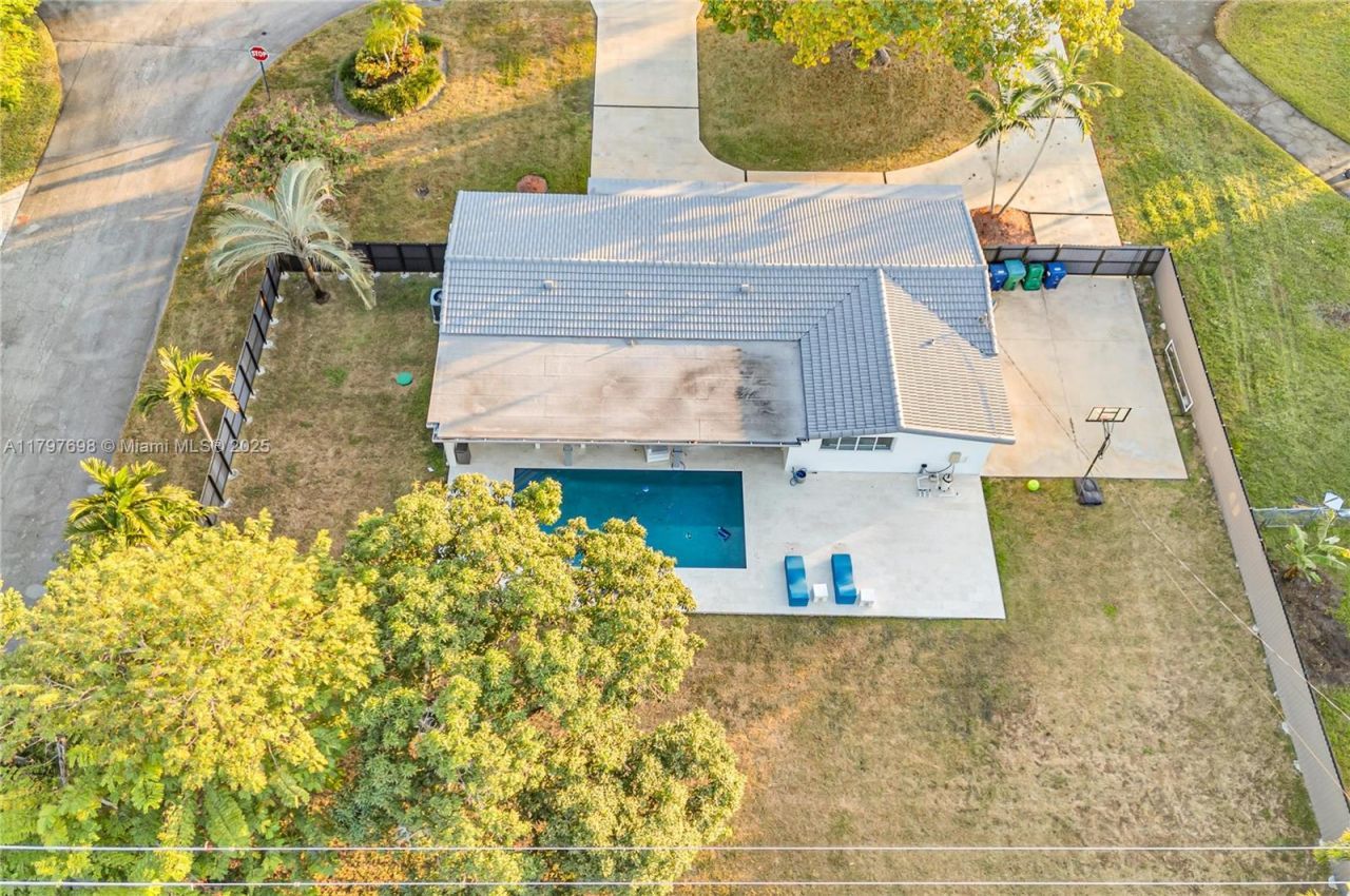 8501 SW 142nd St, Palmetto Bay, FL 33158 Photo