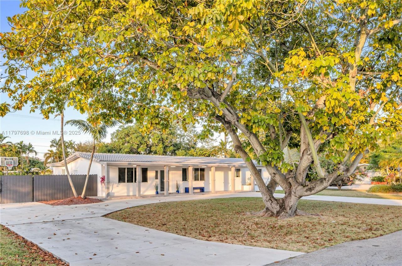 8501 SW 142nd St, Palmetto Bay, FL 33158 Photo