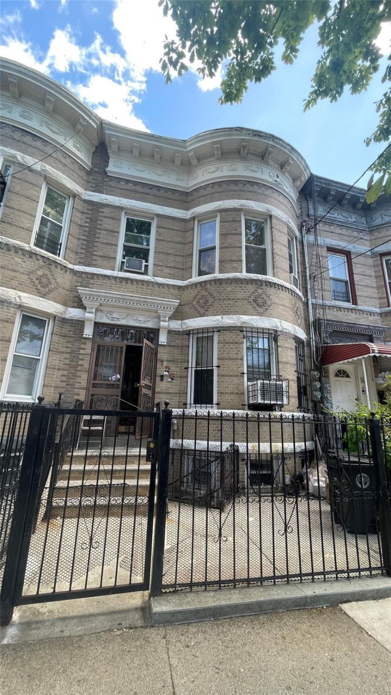 133 Highland Place, Brooklyn, NY 11208 Main Photo