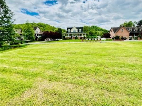 42 Lock Lane, Alum Creek, WV 25003